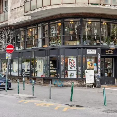 Little Americas Malibu Budapest