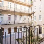 Little Americas Malibu Apartment Budapest